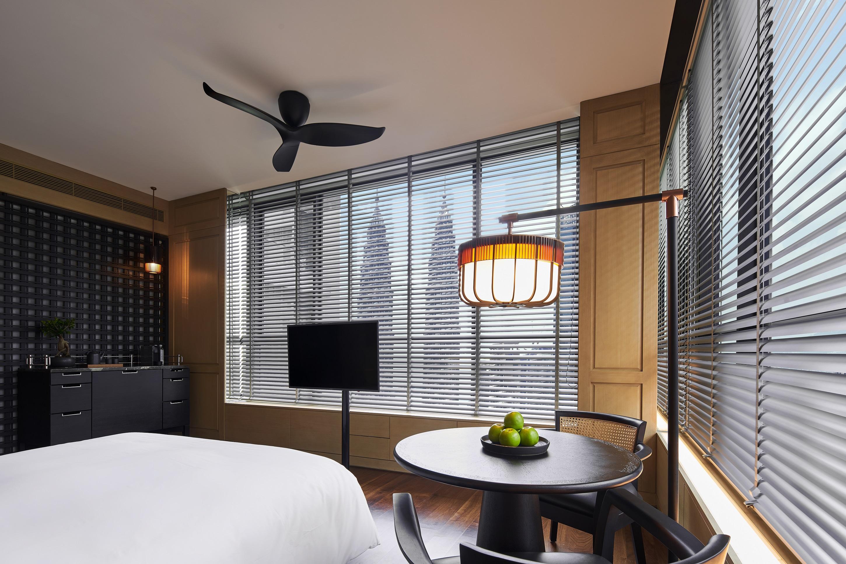 The Ruma Hotel And Residences Куала Лумпур Екстериор снимка A modern fan with a light kit