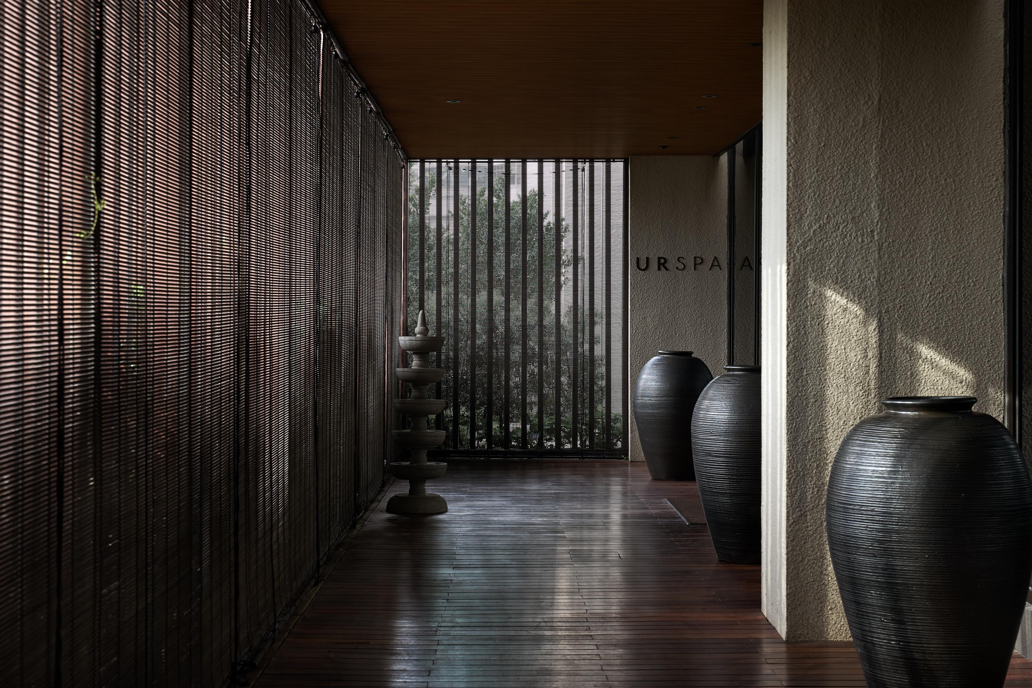 The Ruma Hotel And Residences Куала Лумпур Екстериор снимка Interior of the spa at The Standard, East Village
