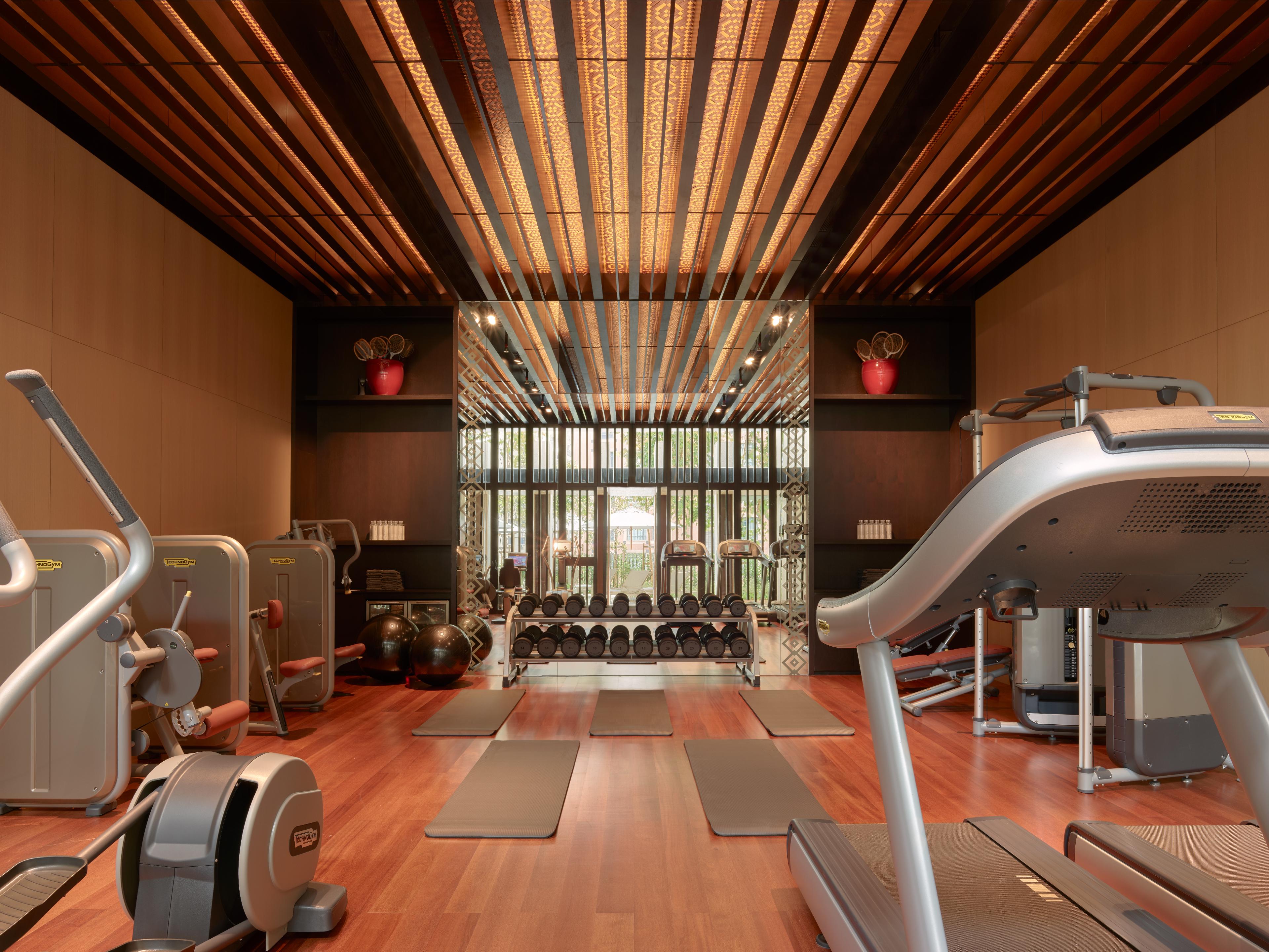 The Ruma Hotel And Residences Куала Лумпур Екстериор снимка The gym at the hotel